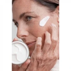 Nivea Hyaluron Cellular Filler Anti-Age Day Cream SPF30 50ml (1.69fl Oz) -NIVEA shop nivea hyaluron cellular filler anti age day cream spf30 50ml 2