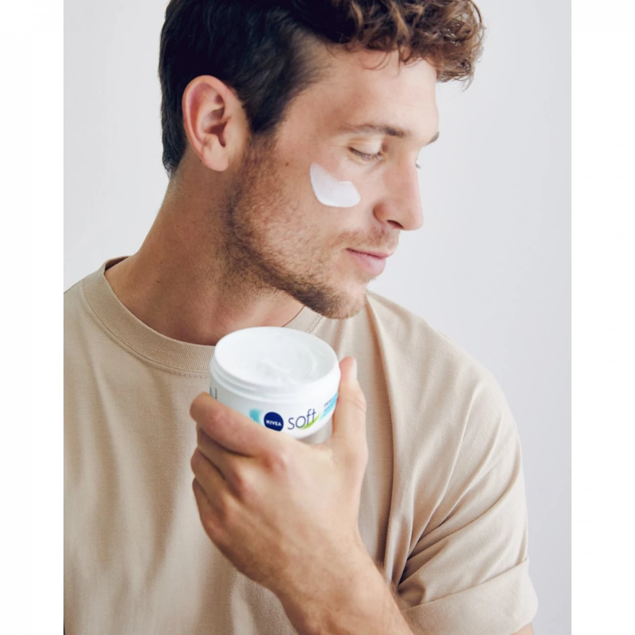 Nivea Soft Refreshingly Intensive Moisturizing Cream 8 Nivea Soft Refreshingly Intensive Moisturizing Cream – Image 6